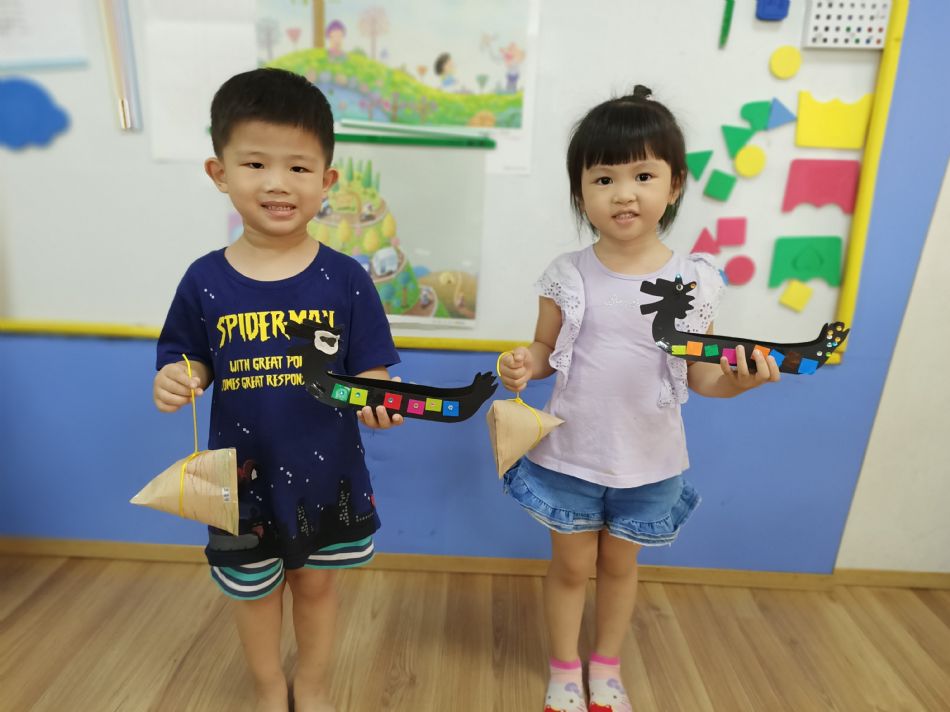 文件 : <FONT COLOR='red'>(109.06.17)美感【端午龍舟】-12.JPG</FONT> <BR> 尺寸 : <FONT COLOR='blue'>950 × 712</FONT> 圖元 <BR> 格式 : <FONT COLOR='green'>jpg</FONT> <BR> 大小 : <FONT COLOR='green'> -- </FONT> KB