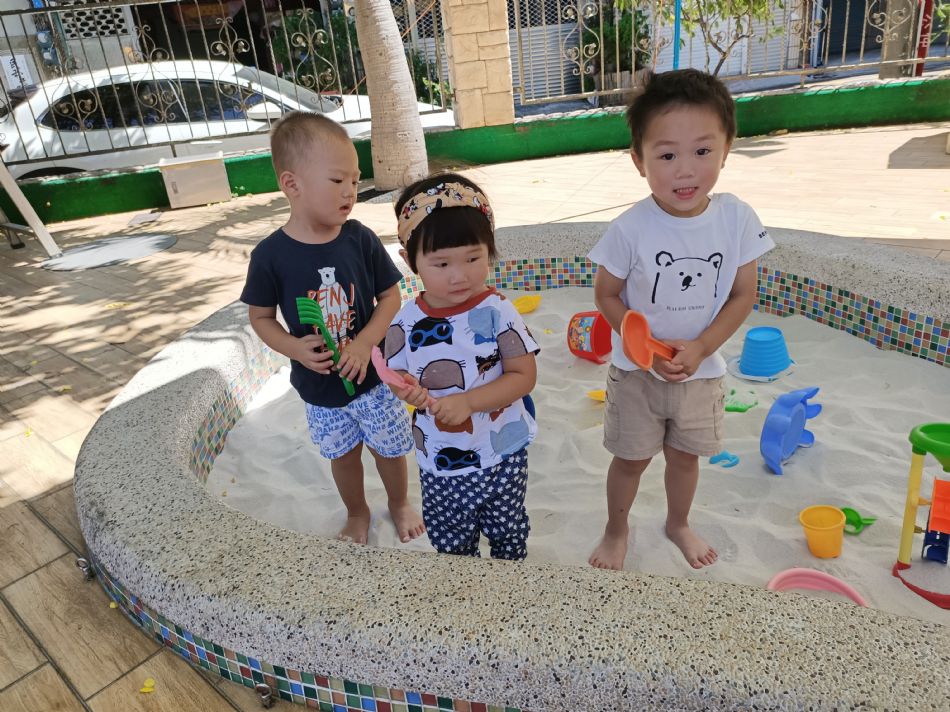 文件 : <FONT COLOR='red'>(109.06.22)開心玩沙.JPG</FONT> <BR> 尺寸 : <FONT COLOR='blue'>950 × 712</FONT> 圖元 <BR> 格式 : <FONT COLOR='green'>jpg</FONT> <BR> 大小 : <FONT COLOR='green'> -- </FONT> KB