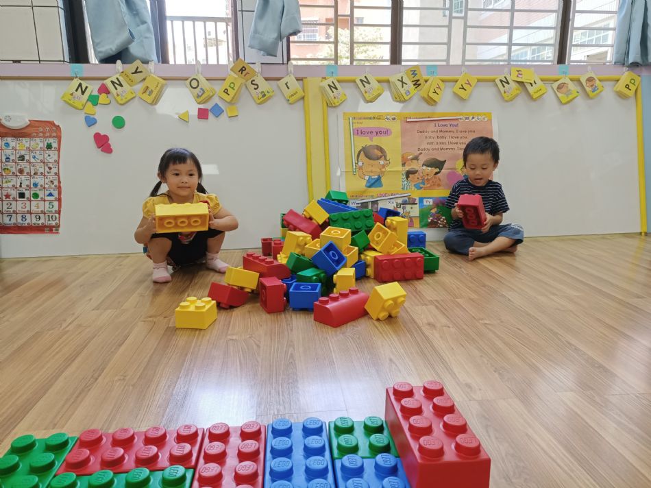 文件 : <FONT COLOR='red'>(109.06.23)樂高【騎木馬】-13.JPG</FONT> <BR> 尺寸 : <FONT COLOR='blue'>950 × 712</FONT> 圖元 <BR> 格式 : <FONT COLOR='green'>jpg</FONT> <BR> 大小 : <FONT COLOR='green'> -- </FONT> KB