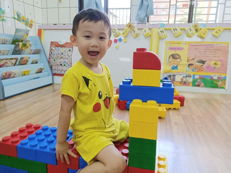 文件 : <FONT COLOR='red'>(109.06.23)樂高【騎木馬】-15.JPG</FONT> <BR> 尺寸 : <FONT COLOR='blue'>950 × 712</FONT> 圖元 <BR> 格式 : <FONT COLOR='green'>jpg</FONT> <BR> 大小 : <FONT COLOR='green'> -- </FONT> KB