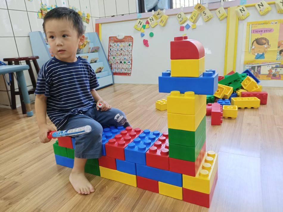 文件 : <FONT COLOR='red'>(109.06.23)樂高【騎木馬】-16.JPG</FONT> <BR> 尺寸 : <FONT COLOR='blue'>950 × 712</FONT> 圖元 <BR> 格式 : <FONT COLOR='green'>jpg</FONT> <BR> 大小 : <FONT COLOR='green'> -- </FONT> KB