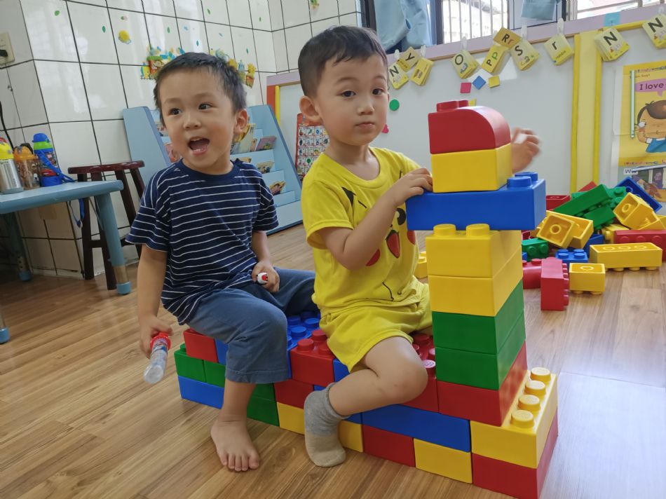 文件 : <FONT COLOR='red'>(109.06.23)樂高【騎木馬】-19.JPG</FONT> <BR> 尺寸 : <FONT COLOR='blue'>950 × 712</FONT> 圖元 <BR> 格式 : <FONT COLOR='green'>jpg</FONT> <BR> 大小 : <FONT COLOR='green'> -- </FONT> KB