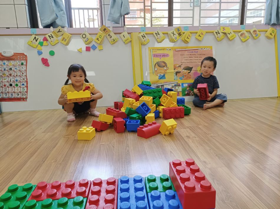 文件 : <FONT COLOR='red'>(109.06.23)樂高【騎木馬】-2.JPG</FONT> <BR> 尺寸 : <FONT COLOR='blue'>950 × 712</FONT> 圖元 <BR> 格式 : <FONT COLOR='green'>jpg</FONT> <BR> 大小 : <FONT COLOR='green'> -- </FONT> KB