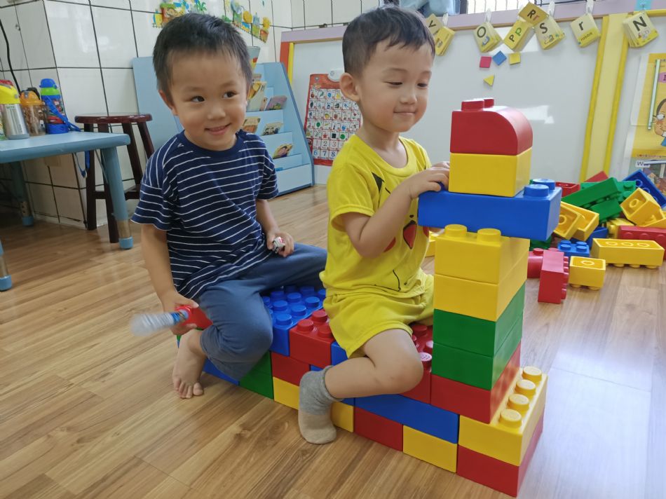 文件 : <FONT COLOR='red'>(109.06.23)樂高【騎木馬】-4.JPG</FONT> <BR> 尺寸 : <FONT COLOR='blue'>950 × 712</FONT> 圖元 <BR> 格式 : <FONT COLOR='green'>jpg</FONT> <BR> 大小 : <FONT COLOR='green'> -- </FONT> KB