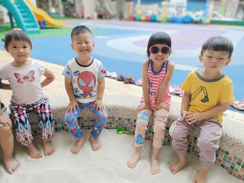 文件 : <FONT COLOR='red'>(109.06.20)玩沙趣-8.JPG</FONT> <BR> 尺寸 : <FONT COLOR='blue'>950 × 712</FONT> 圖元 <BR> 格式 : <FONT COLOR='green'>jpg</FONT> <BR> 大小 : <FONT COLOR='green'> -- </FONT> KB