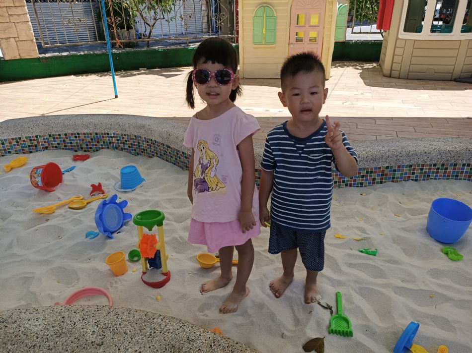 文件 : <FONT COLOR='red'>(109.06.22)開心玩沙-10.JPG</FONT> <BR> 尺寸 : <FONT COLOR='blue'>950 × 712</FONT> 圖元 <BR> 格式 : <FONT COLOR='green'>jpg</FONT> <BR> 大小 : <FONT COLOR='green'> -- </FONT> KB