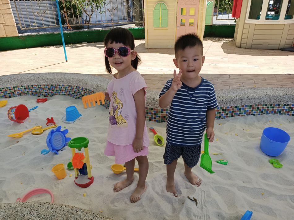 文件 : <FONT COLOR='red'>(109.06.22)開心玩沙-9.JPG</FONT> <BR> 尺寸 : <FONT COLOR='blue'>950 × 712</FONT> 圖元 <BR> 格式 : <FONT COLOR='green'>jpg</FONT> <BR> 大小 : <FONT COLOR='green'> -- </FONT> KB