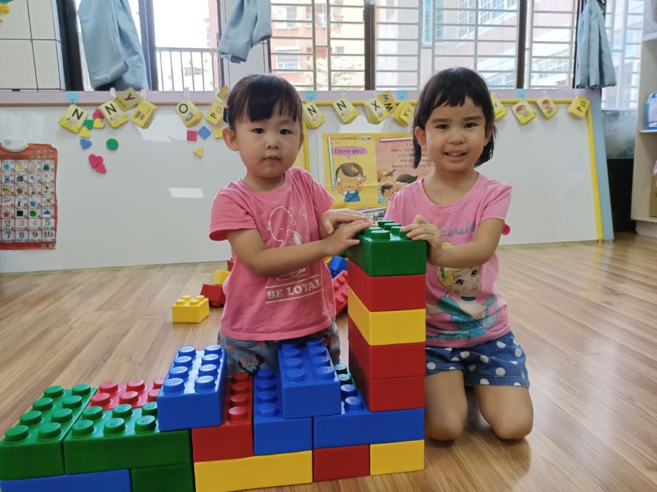 文件 : <FONT COLOR='red'>(109.06.23)樂高【騎木馬】-1.JPG</FONT> <BR> 尺寸 : <FONT COLOR='blue'>950 × 712</FONT> 圖元 <BR> 格式 : <FONT COLOR='green'>jpg</FONT> <BR> 大小 : <FONT COLOR='green'> -- </FONT> KB