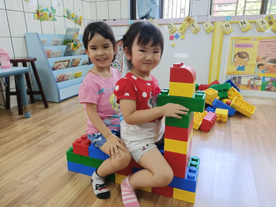 文件 : <FONT COLOR='red'>(109.06.23)樂高【騎木馬】-3.JPG</FONT> <BR> 尺寸 : <FONT COLOR='blue'>950 × 712</FONT> 圖元 <BR> 格式 : <FONT COLOR='green'>jpg</FONT> <BR> 大小 : <FONT COLOR='green'> -- </FONT> KB