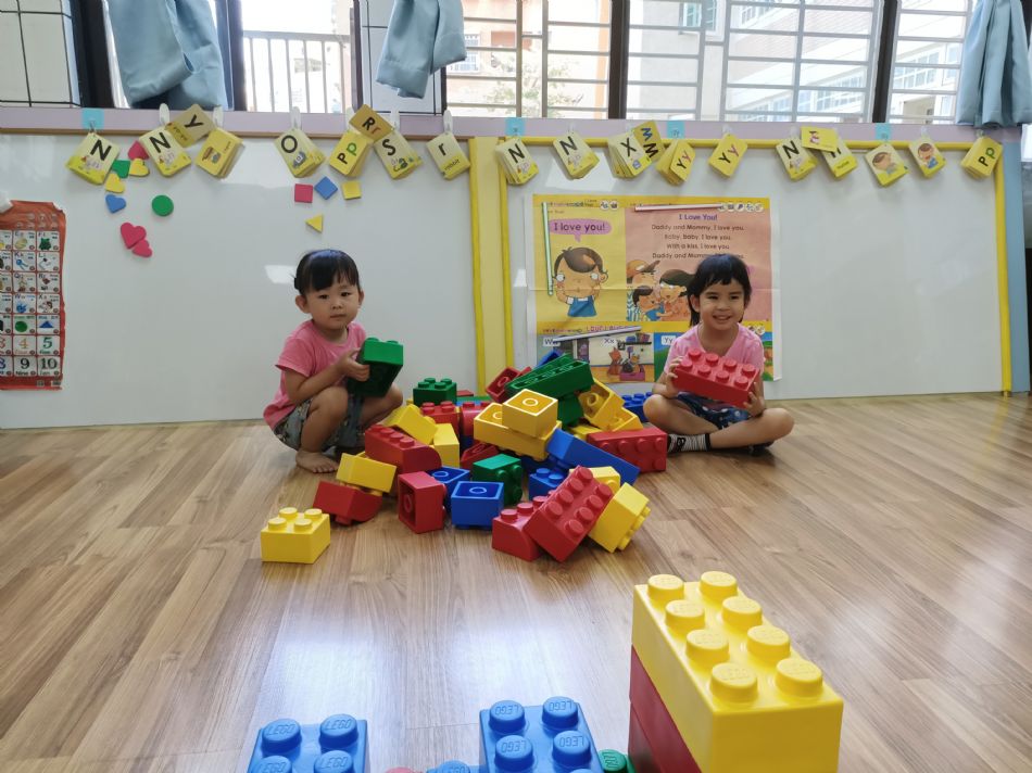 文件 : <FONT COLOR='red'>(109.06.23)樂高【騎木馬】-4.JPG</FONT> <BR> 尺寸 : <FONT COLOR='blue'>950 × 712</FONT> 圖元 <BR> 格式 : <FONT COLOR='green'>jpg</FONT> <BR> 大小 : <FONT COLOR='green'> -- </FONT> KB