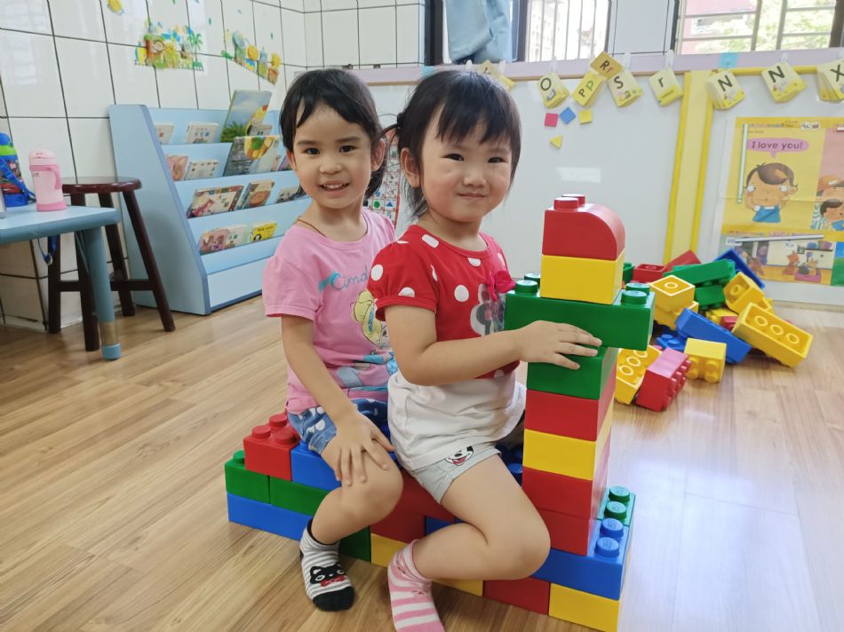 文件 : <FONT COLOR='red'>(109.06.23)樂高【騎木馬】-5.JPG</FONT> <BR> 尺寸 : <FONT COLOR='blue'>950 × 712</FONT> 圖元 <BR> 格式 : <FONT COLOR='green'>jpg</FONT> <BR> 大小 : <FONT COLOR='green'> -- </FONT> KB