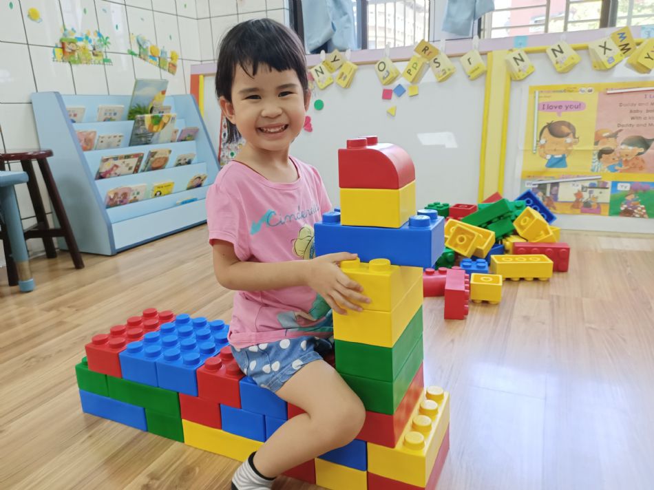 文件 : <FONT COLOR='red'>(109.06.23)樂高【騎木馬】-6.JPG</FONT> <BR> 尺寸 : <FONT COLOR='blue'>950 × 712</FONT> 圖元 <BR> 格式 : <FONT COLOR='green'>jpg</FONT> <BR> 大小 : <FONT COLOR='green'> -- </FONT> KB