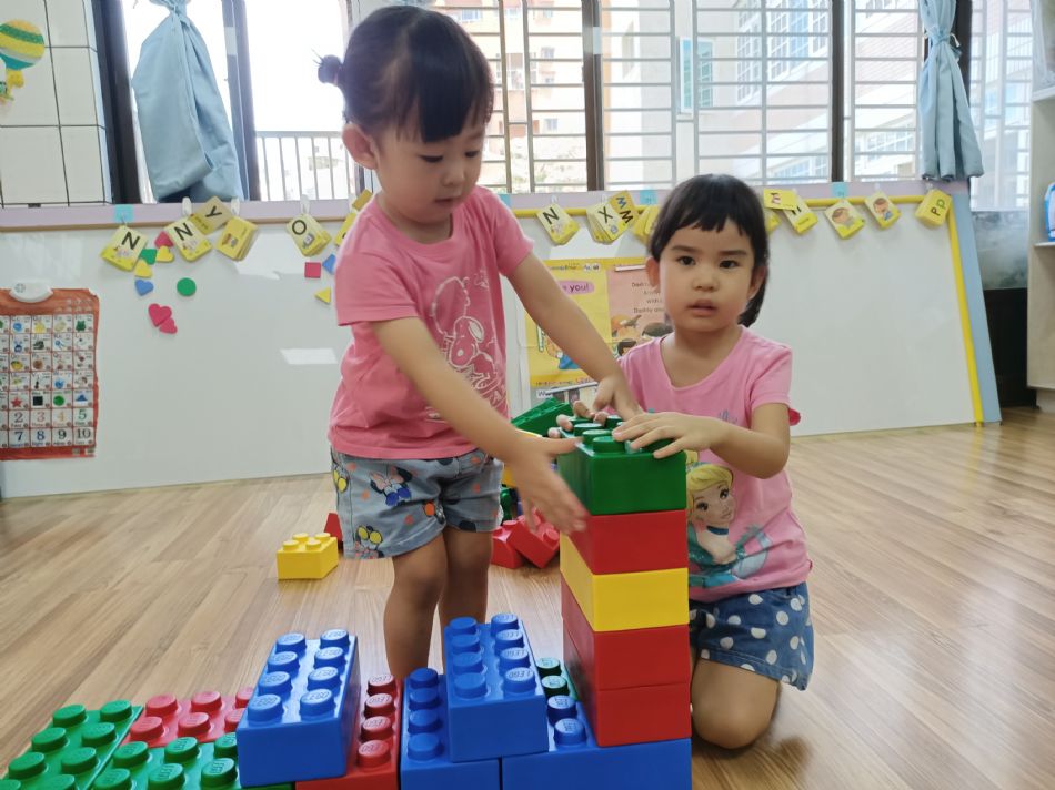 文件 : <FONT COLOR='red'>(109.06.23)樂高【騎木馬】-7.JPG</FONT> <BR> 尺寸 : <FONT COLOR='blue'>950 × 712</FONT> 圖元 <BR> 格式 : <FONT COLOR='green'>jpg</FONT> <BR> 大小 : <FONT COLOR='green'> -- </FONT> KB