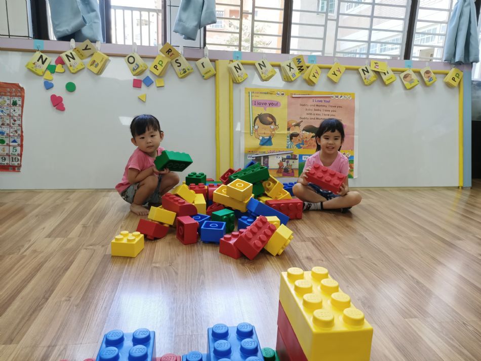 文件 : <FONT COLOR='red'>(109.06.23)樂高【騎木馬】.JPG</FONT> <BR> 尺寸 : <FONT COLOR='blue'>950 × 712</FONT> 圖元 <BR> 格式 : <FONT COLOR='green'>jpg</FONT> <BR> 大小 : <FONT COLOR='green'> -- </FONT> KB