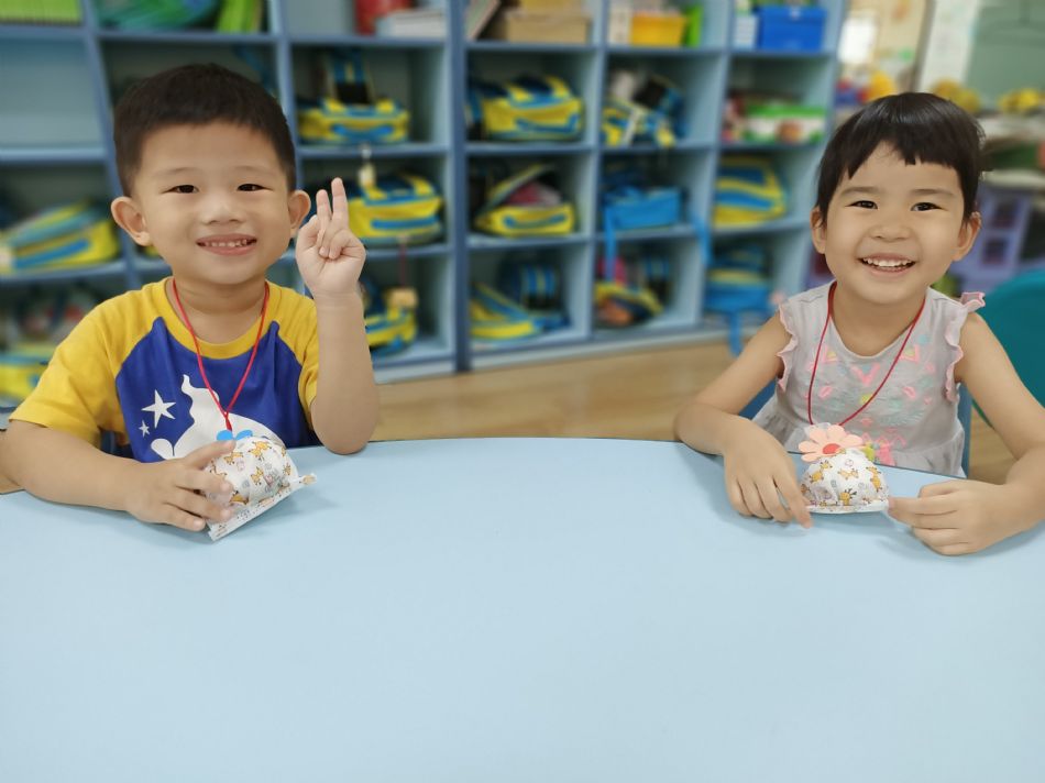 文件 : <FONT COLOR='red'>(109.06.24)端午香包-2.JPG</FONT> <BR> 尺寸 : <FONT COLOR='blue'>950 × 712</FONT> 圖元 <BR> 格式 : <FONT COLOR='green'>jpg</FONT> <BR> 大小 : <FONT COLOR='green'> -- </FONT> KB