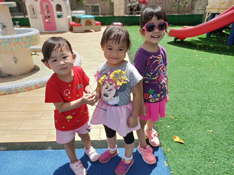 文件 : <FONT COLOR='red'>(109.06.24)操場活動-1.JPG</FONT> <BR> 尺寸 : <FONT COLOR='blue'>950 × 712</FONT> 圖元 <BR> 格式 : <FONT COLOR='green'>jpg</FONT> <BR> 大小 : <FONT COLOR='green'> -- </FONT> KB