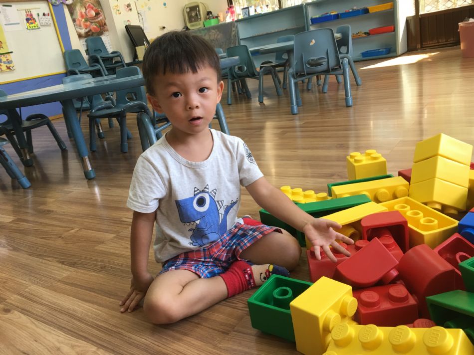 文件 : <FONT COLOR='red'>(108.08.28)樂高積木【彩色樂園】-10.JPG</FONT> <BR> 尺寸 : <FONT COLOR='blue'>950 × 712</FONT> 圖元 <BR> 格式 : <FONT COLOR='green'>jpg</FONT> <BR> 大小 : <FONT COLOR='green'> -- </FONT> KB