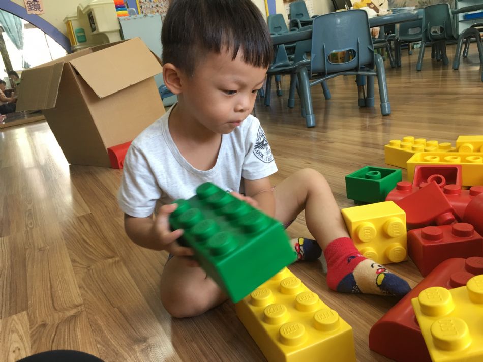 文件 : <FONT COLOR='red'>(108.08.28)樂高積木【彩色樂園】-11.JPG</FONT> <BR> 尺寸 : <FONT COLOR='blue'>950 × 712</FONT> 圖元 <BR> 格式 : <FONT COLOR='green'>jpg</FONT> <BR> 大小 : <FONT COLOR='green'> -- </FONT> KB