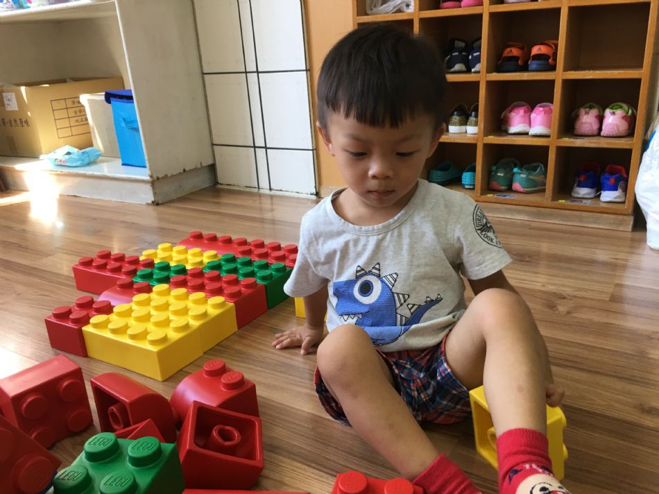 文件 : <FONT COLOR='red'>(108.08.28)樂高積木【彩色樂園】-13.JPG</FONT> <BR> 尺寸 : <FONT COLOR='blue'>950 × 712</FONT> 圖元 <BR> 格式 : <FONT COLOR='green'>jpg</FONT> <BR> 大小 : <FONT COLOR='green'> -- </FONT> KB