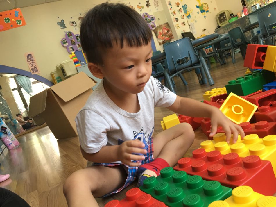 文件 : <FONT COLOR='red'>(108.08.28)樂高積木【彩色樂園】-14.JPG</FONT> <BR> 尺寸 : <FONT COLOR='blue'>950 × 712</FONT> 圖元 <BR> 格式 : <FONT COLOR='green'>jpg</FONT> <BR> 大小 : <FONT COLOR='green'> -- </FONT> KB