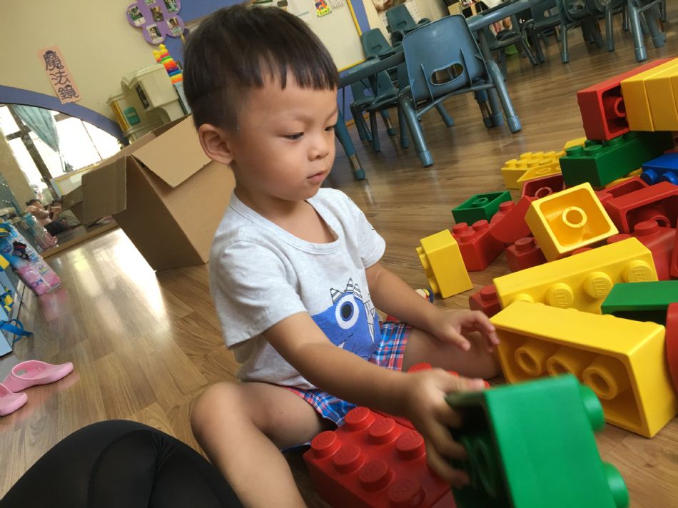 文件 : <FONT COLOR='red'>(108.08.28)樂高積木【彩色樂園】-2.JPG</FONT> <BR> 尺寸 : <FONT COLOR='blue'>950 × 712</FONT> 圖元 <BR> 格式 : <FONT COLOR='green'>jpg</FONT> <BR> 大小 : <FONT COLOR='green'> -- </FONT> KB