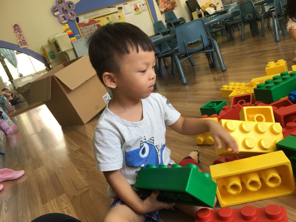 文件 : <FONT COLOR='red'>(108.08.28)樂高積木【彩色樂園】-4.JPG</FONT> <BR> 尺寸 : <FONT COLOR='blue'>950 × 712</FONT> 圖元 <BR> 格式 : <FONT COLOR='green'>jpg</FONT> <BR> 大小 : <FONT COLOR='green'> -- </FONT> KB