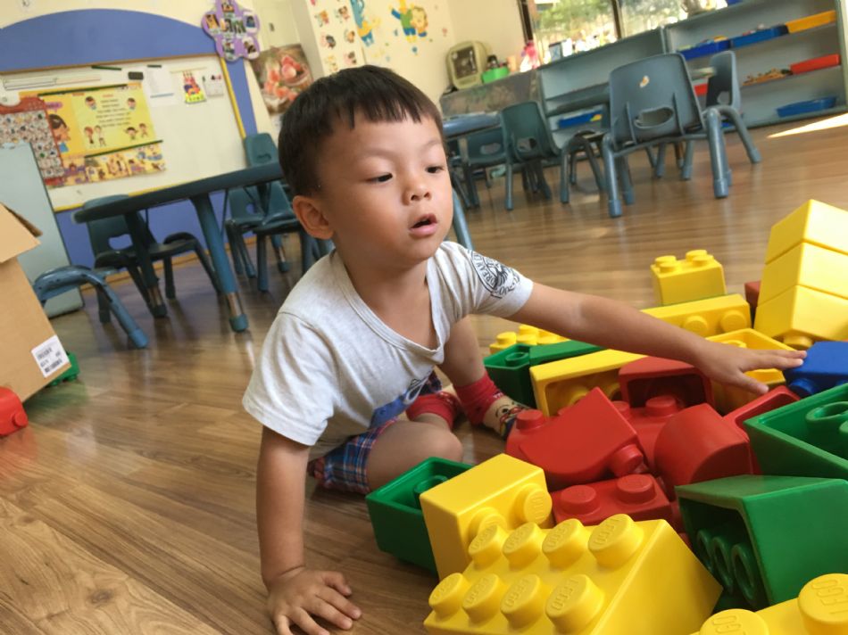 文件 : <FONT COLOR='red'>(108.08.28)樂高積木【彩色樂園】-5.JPG</FONT> <BR> 尺寸 : <FONT COLOR='blue'>950 × 712</FONT> 圖元 <BR> 格式 : <FONT COLOR='green'>jpg</FONT> <BR> 大小 : <FONT COLOR='green'> -- </FONT> KB