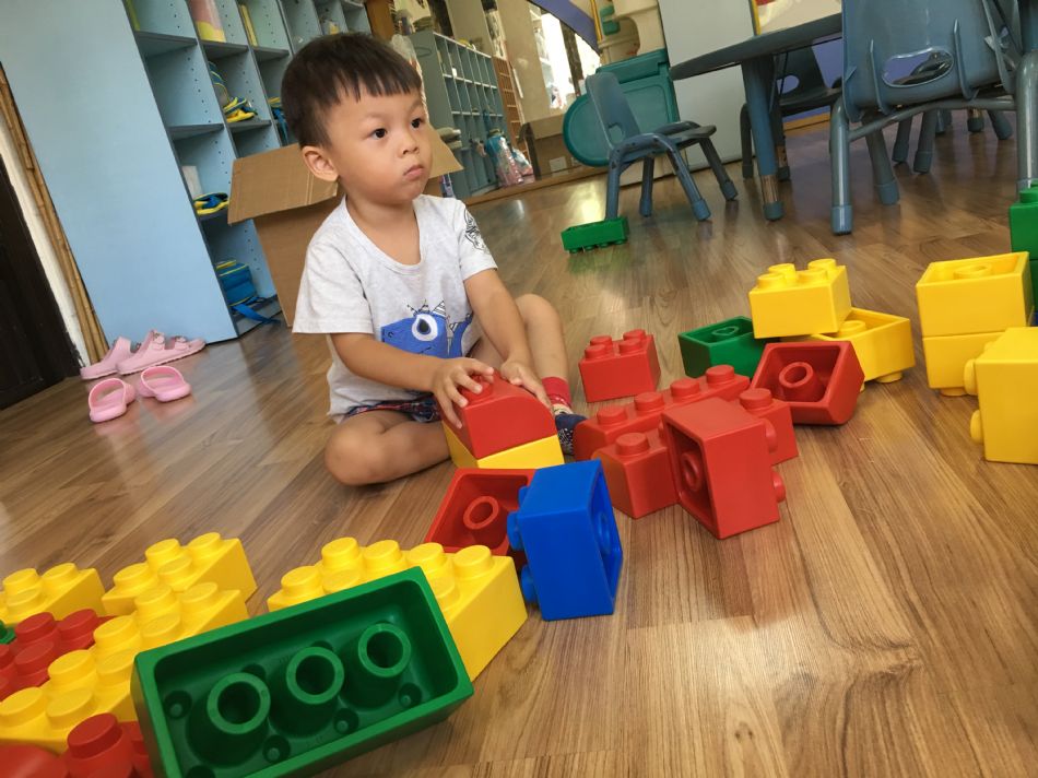 文件 : <FONT COLOR='red'>(108.08.28)樂高積木【彩色樂園】-7.JPG</FONT> <BR> 尺寸 : <FONT COLOR='blue'>950 × 712</FONT> 圖元 <BR> 格式 : <FONT COLOR='green'>jpg</FONT> <BR> 大小 : <FONT COLOR='green'> -- </FONT> KB