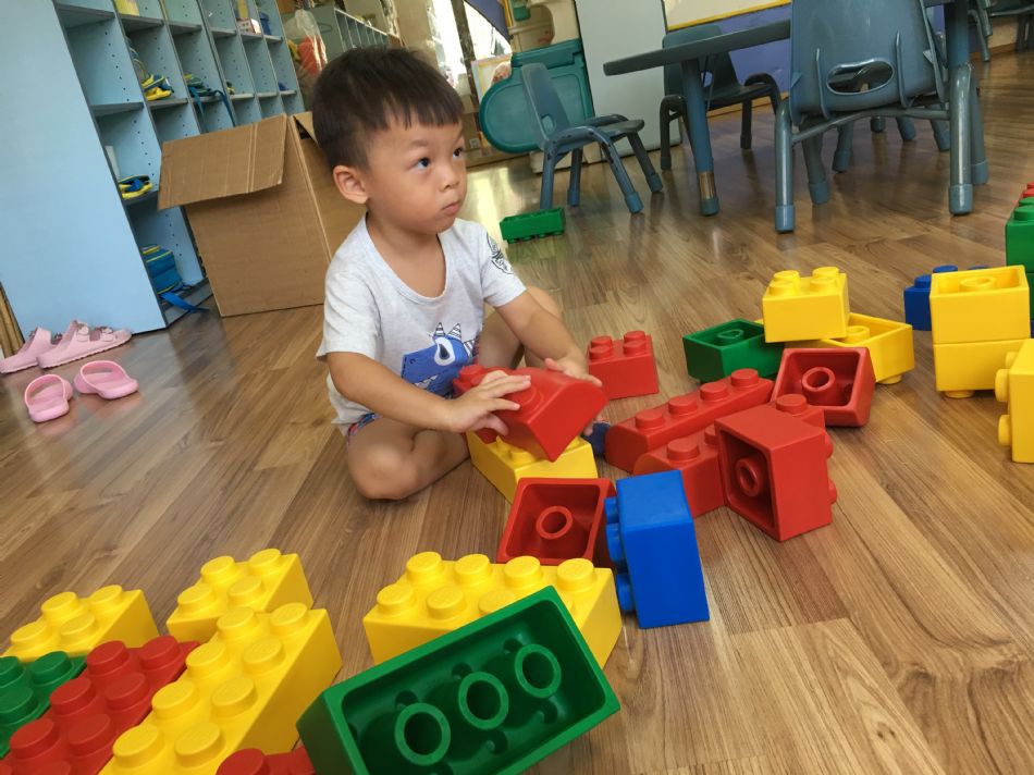 文件 : <FONT COLOR='red'>(108.08.28)樂高積木【彩色樂園】.JPG</FONT> <BR> 尺寸 : <FONT COLOR='blue'>950 × 712</FONT> 圖元 <BR> 格式 : <FONT COLOR='green'>jpg</FONT> <BR> 大小 : <FONT COLOR='green'> -- </FONT> KB