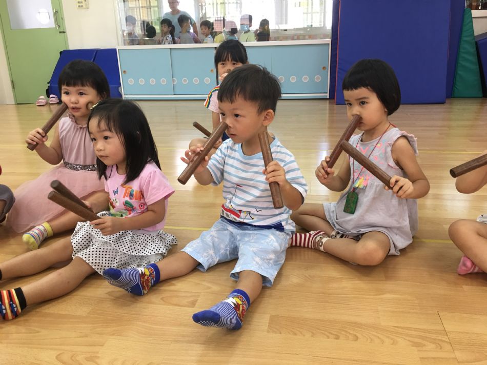 文件 : <FONT COLOR='red'>(108.08.29)音樂課-1.JPG</FONT> <BR> 尺寸 : <FONT COLOR='blue'>950 × 712</FONT> 圖元 <BR> 格式 : <FONT COLOR='green'>jpg</FONT> <BR> 大小 : <FONT COLOR='green'> -- </FONT> KB