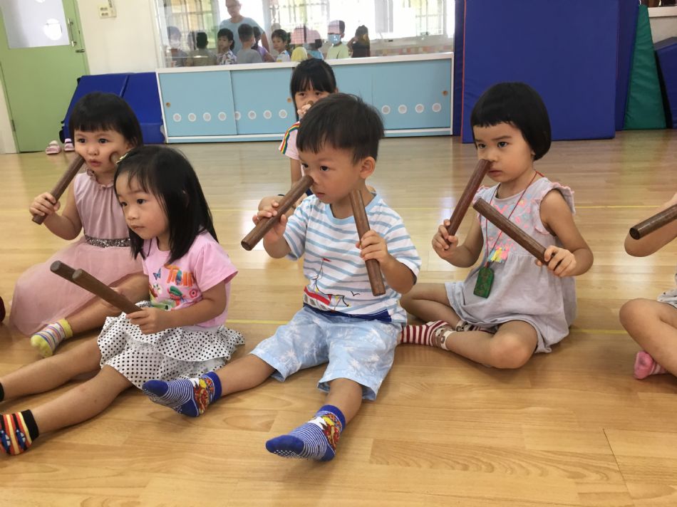 文件 : <FONT COLOR='red'>(108.08.29)音樂課.JPG</FONT> <BR> 尺寸 : <FONT COLOR='blue'>950 × 712</FONT> 圖元 <BR> 格式 : <FONT COLOR='green'>jpg</FONT> <BR> 大小 : <FONT COLOR='green'> -- </FONT> KB