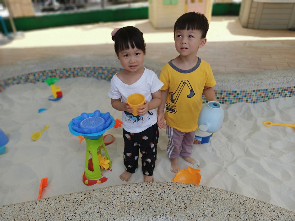 文件 : <FONT COLOR='red'>(109.06.20)玩沙趣-2.JPG</FONT> <BR> 尺寸 : <FONT COLOR='blue'>950 × 712</FONT> 圖元 <BR> 格式 : <FONT COLOR='green'>jpg</FONT> <BR> 大小 : <FONT COLOR='green'> -- </FONT> KB