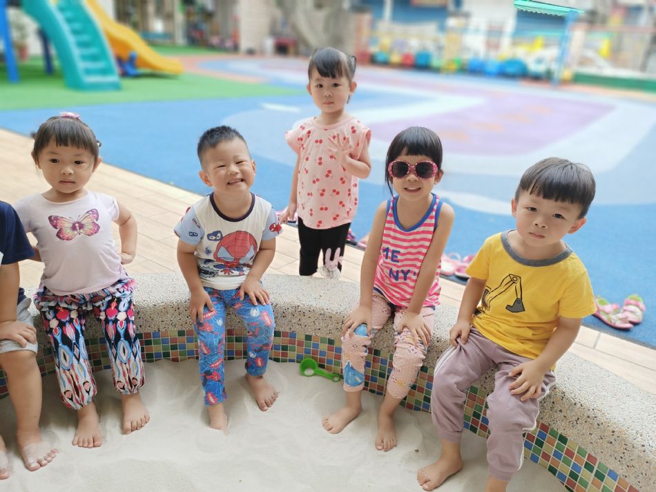 文件 : <FONT COLOR='red'>(109.06.20)玩沙趣-3.JPG</FONT> <BR> 尺寸 : <FONT COLOR='blue'>950 × 712</FONT> 圖元 <BR> 格式 : <FONT COLOR='green'>jpg</FONT> <BR> 大小 : <FONT COLOR='green'> -- </FONT> KB