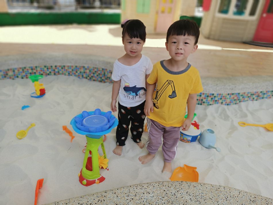 文件 : <FONT COLOR='red'>(109.06.20)玩沙趣-6.JPG</FONT> <BR> 尺寸 : <FONT COLOR='blue'>950 × 712</FONT> 圖元 <BR> 格式 : <FONT COLOR='green'>jpg</FONT> <BR> 大小 : <FONT COLOR='green'> -- </FONT> KB