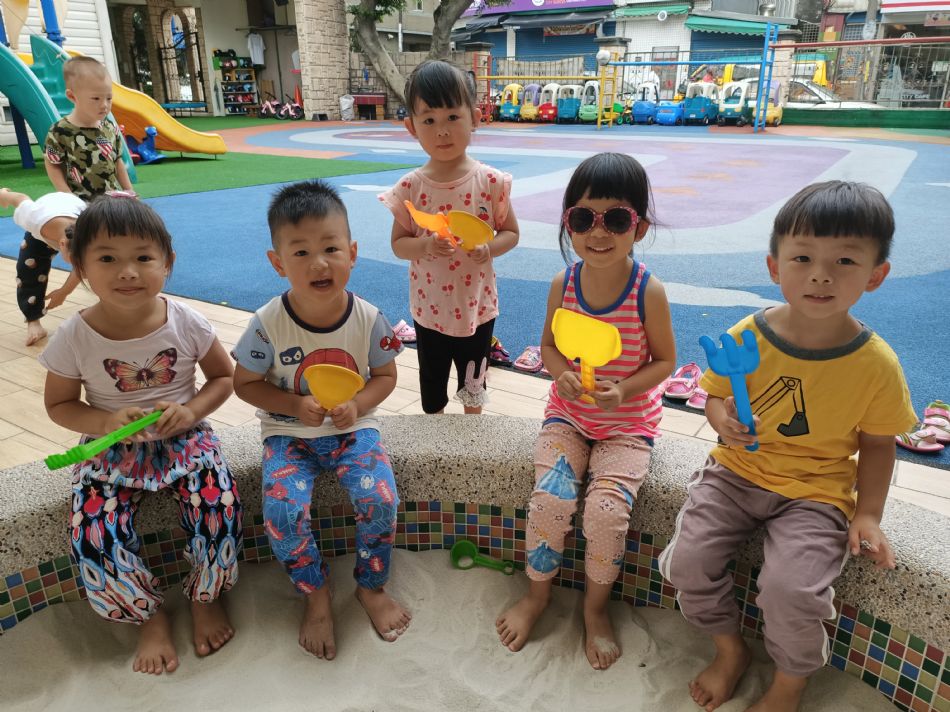 文件 : <FONT COLOR='red'>(109.06.20)玩沙趣-7.JPG</FONT> <BR> 尺寸 : <FONT COLOR='blue'>950 × 712</FONT> 圖元 <BR> 格式 : <FONT COLOR='green'>jpg</FONT> <BR> 大小 : <FONT COLOR='green'> -- </FONT> KB