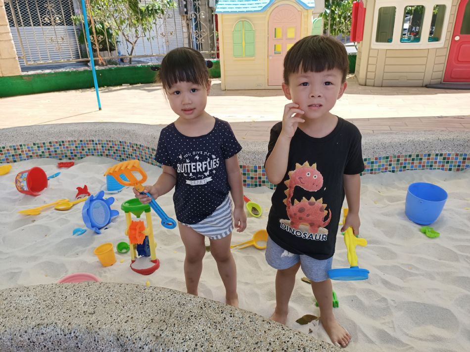 文件 : <FONT COLOR='red'>(109.06.22)開心玩沙-10.JPG</FONT> <BR> 尺寸 : <FONT COLOR='blue'>950 × 712</FONT> 圖元 <BR> 格式 : <FONT COLOR='green'>jpg</FONT> <BR> 大小 : <FONT COLOR='green'> -- </FONT> KB