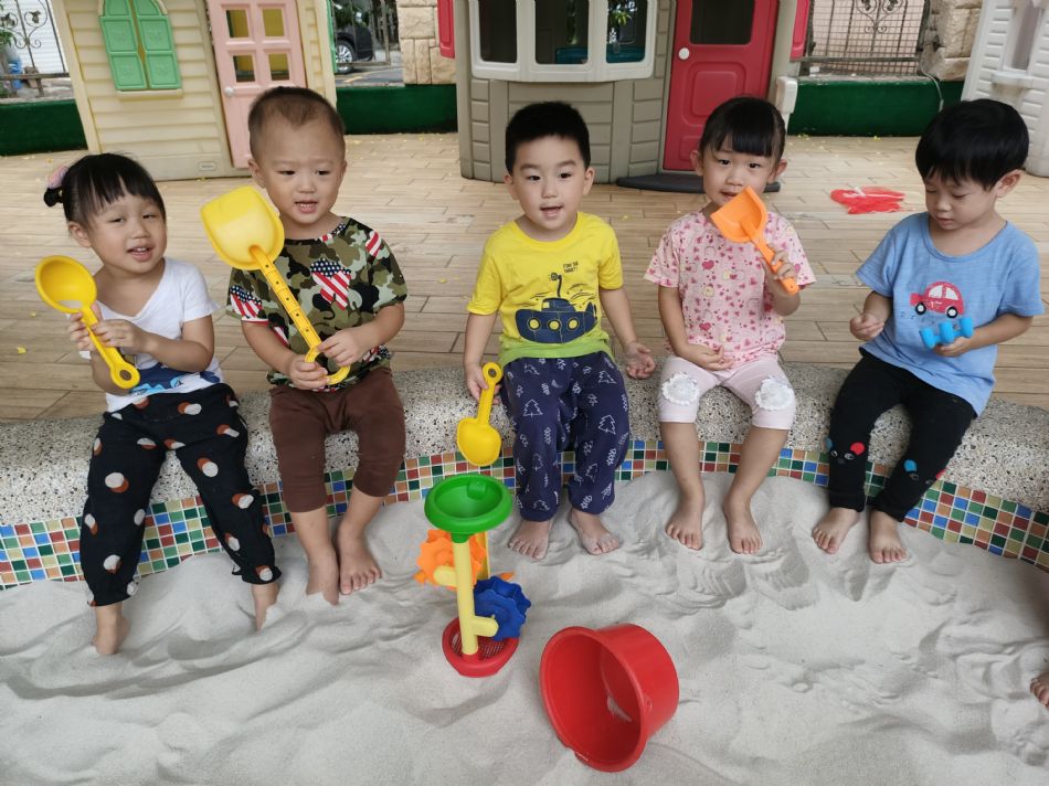 文件 : <FONT COLOR='red'>(109.06.20)玩沙趣-3.JPG</FONT> <BR> 尺寸 : <FONT COLOR='blue'>950 × 712</FONT> 圖元 <BR> 格式 : <FONT COLOR='green'>jpg</FONT> <BR> 大小 : <FONT COLOR='green'> -- </FONT> KB