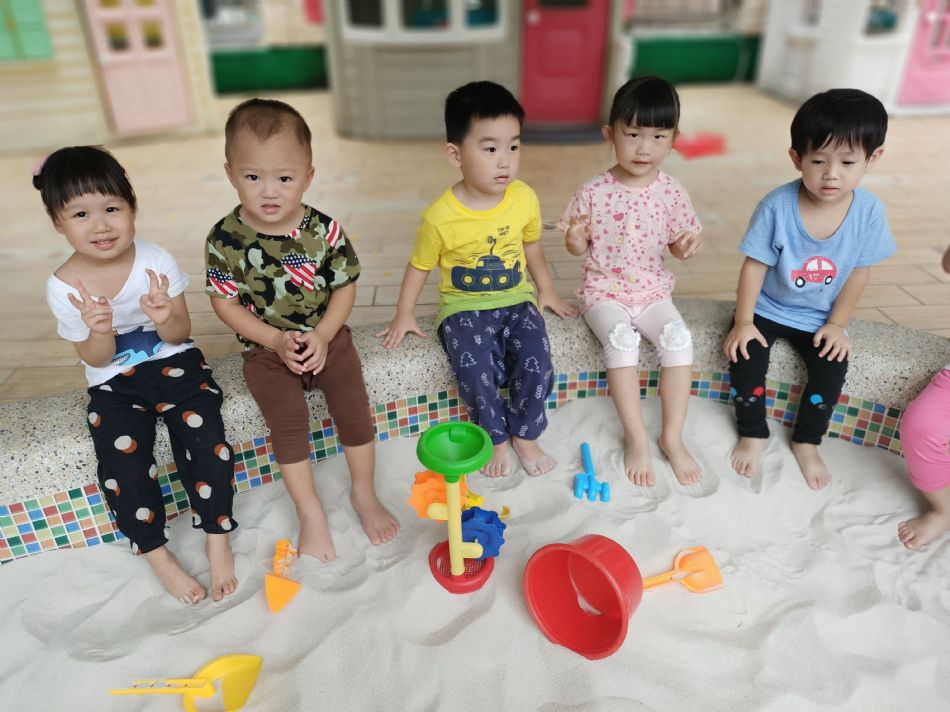 文件 : <FONT COLOR='red'>(109.06.20)玩沙趣-6.JPG</FONT> <BR> 尺寸 : <FONT COLOR='blue'>950 × 712</FONT> 圖元 <BR> 格式 : <FONT COLOR='green'>jpg</FONT> <BR> 大小 : <FONT COLOR='green'> -- </FONT> KB