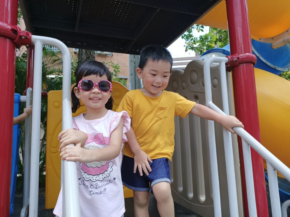 文件 : <FONT COLOR='red'>(109.06.29)操場遊戲.JPG</FONT> <BR> 尺寸 : <FONT COLOR='blue'>950 × 712</FONT> 圖元 <BR> 格式 : <FONT COLOR='green'>jpg</FONT> <BR> 大小 : <FONT COLOR='green'> -- </FONT> KB