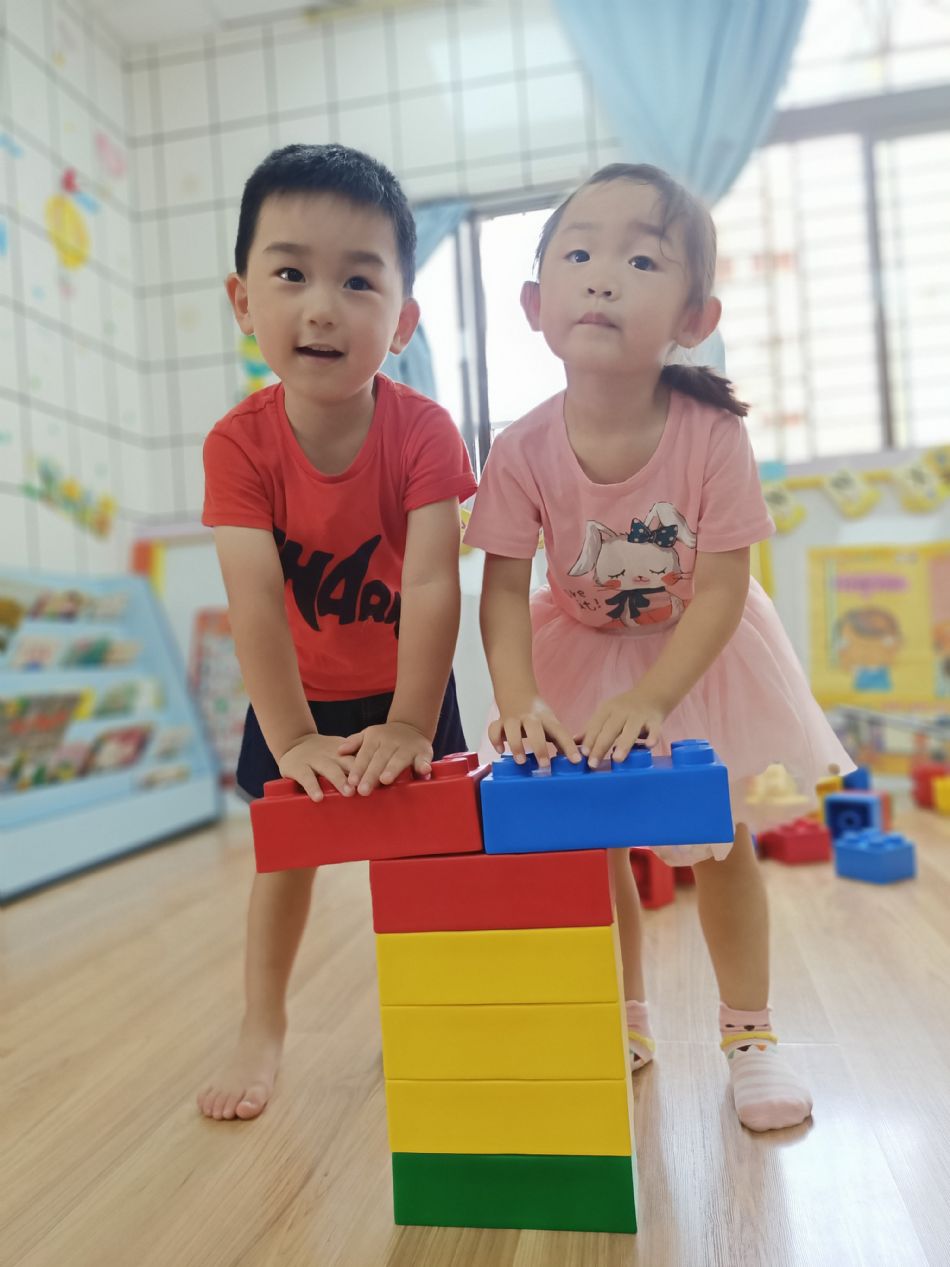 文件 : <FONT COLOR='red'>(109.06.30)樂高【好吃的冰棒】-4.JPG</FONT> <BR> 尺寸 : <FONT COLOR='blue'>950 × 1267</FONT> 圖元 <BR> 格式 : <FONT COLOR='green'>jpg</FONT> <BR> 大小 : <FONT COLOR='green'> -- </FONT> KB