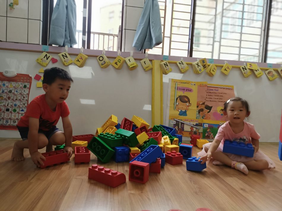 文件 : <FONT COLOR='red'>(109.06.30)樂高【好吃的冰棒】-7.JPG</FONT> <BR> 尺寸 : <FONT COLOR='blue'>950 × 712</FONT> 圖元 <BR> 格式 : <FONT COLOR='green'>jpg</FONT> <BR> 大小 : <FONT COLOR='green'> -- </FONT> KB