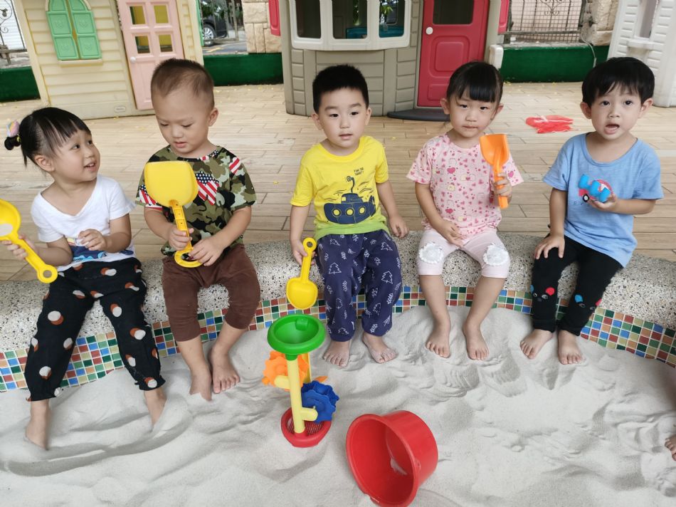 文件 : <FONT COLOR='red'>(109.06.20)玩沙趣-8.JPG</FONT> <BR> 尺寸 : <FONT COLOR='blue'>950 × 712</FONT> 圖元 <BR> 格式 : <FONT COLOR='green'>jpg</FONT> <BR> 大小 : <FONT COLOR='green'> -- </FONT> KB