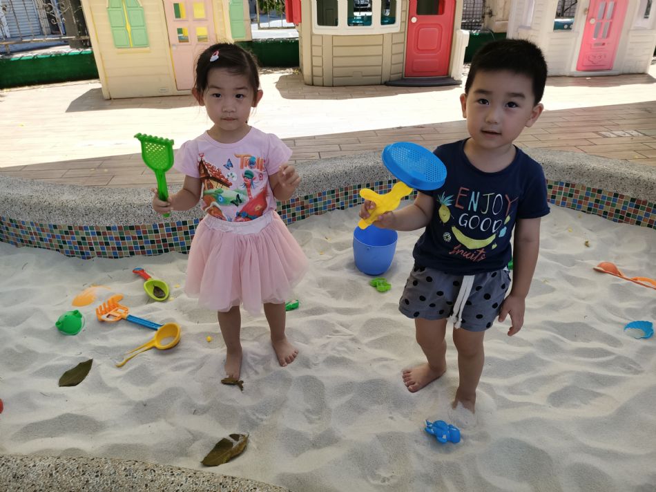 文件 : <FONT COLOR='red'>(109.06.22)開心玩沙-8.JPG</FONT> <BR> 尺寸 : <FONT COLOR='blue'>950 × 712</FONT> 圖元 <BR> 格式 : <FONT COLOR='green'>jpg</FONT> <BR> 大小 : <FONT COLOR='green'> -- </FONT> KB