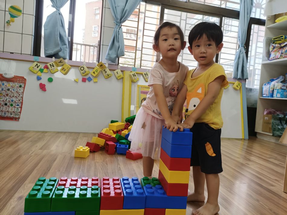 文件 : <FONT COLOR='red'>(109.06.23)樂高【騎木馬】-1.JPG</FONT> <BR> 尺寸 : <FONT COLOR='blue'>950 × 712</FONT> 圖元 <BR> 格式 : <FONT COLOR='green'>jpg</FONT> <BR> 大小 : <FONT COLOR='green'> -- </FONT> KB