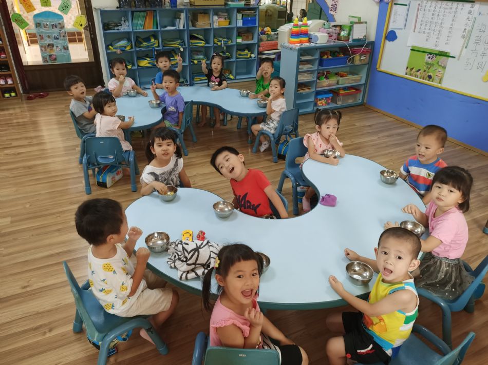 文件 : <FONT COLOR='red'>(109.07.17)同樂活動.JPG</FONT> <BR> 尺寸 : <FONT COLOR='blue'>950 × 712</FONT> 圖元 <BR> 格式 : <FONT COLOR='green'>jpg</FONT> <BR> 大小 : <FONT COLOR='green'> -- </FONT> KB