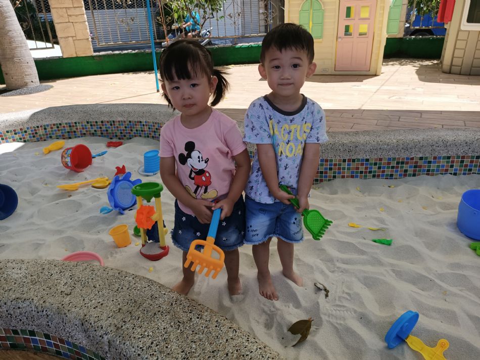 文件 : <FONT COLOR='red'>(109.06.22)開心玩沙-6.JPG</FONT> <BR> 尺寸 : <FONT COLOR='blue'>950 × 712</FONT> 圖元 <BR> 格式 : <FONT COLOR='green'>jpg</FONT> <BR> 大小 : <FONT COLOR='green'> -- </FONT> KB