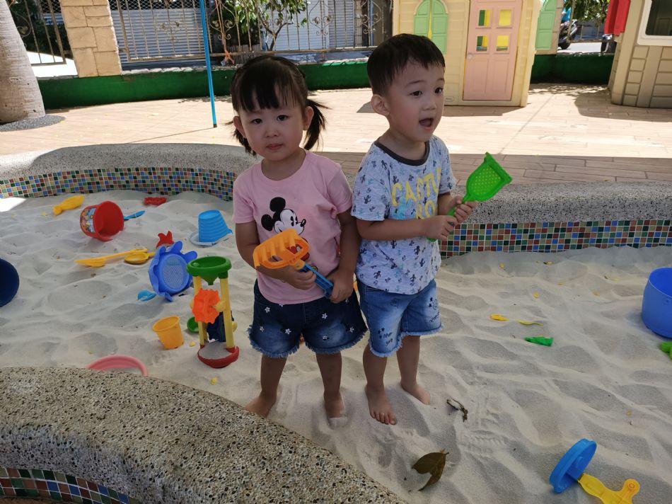 文件 : <FONT COLOR='red'>(109.06.22)開心玩沙-7.JPG</FONT> <BR> 尺寸 : <FONT COLOR='blue'>950 × 712</FONT> 圖元 <BR> 格式 : <FONT COLOR='green'>jpg</FONT> <BR> 大小 : <FONT COLOR='green'> -- </FONT> KB