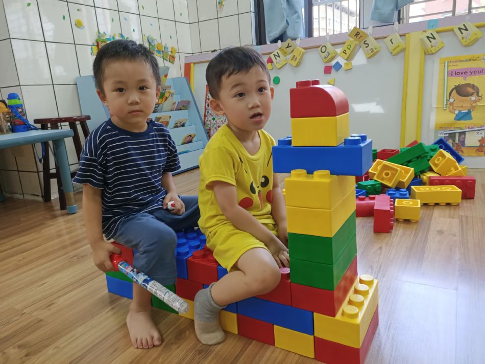 文件 : <FONT COLOR='red'>(109.06.23)樂高【騎木馬】-1.JPG</FONT> <BR> 尺寸 : <FONT COLOR='blue'>950 × 712</FONT> 圖元 <BR> 格式 : <FONT COLOR='green'>jpg</FONT> <BR> 大小 : <FONT COLOR='green'> -- </FONT> KB