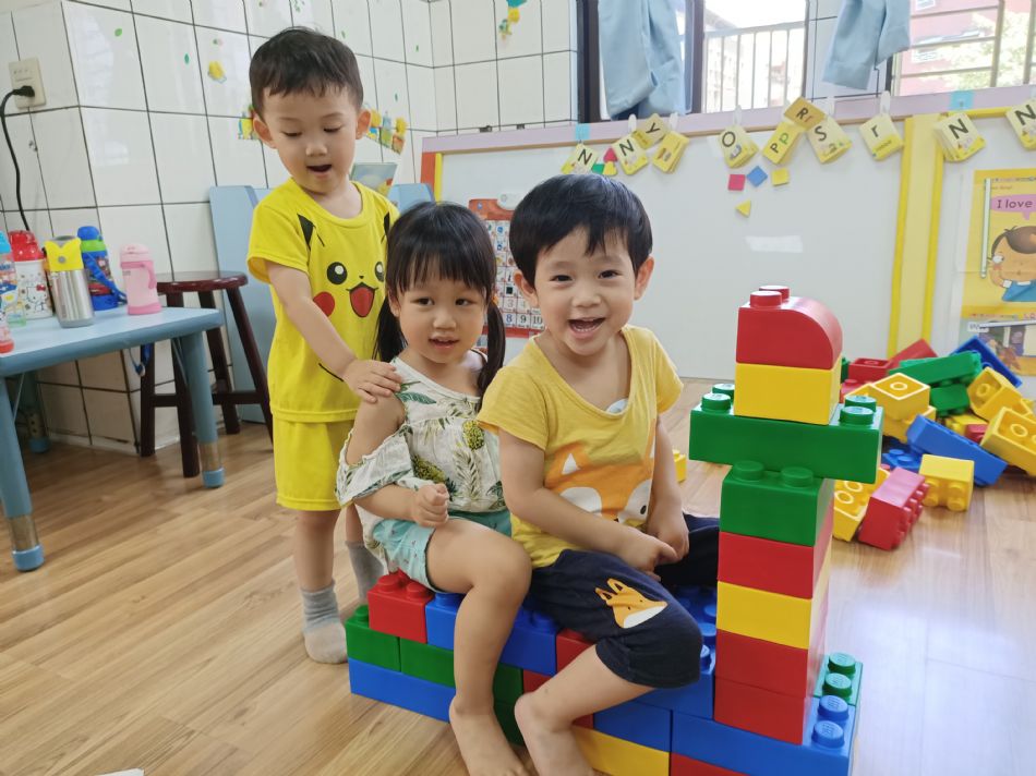 文件 : <FONT COLOR='red'>(109.06.23)樂高【騎木馬】-12.JPG</FONT> <BR> 尺寸 : <FONT COLOR='blue'>950 × 712</FONT> 圖元 <BR> 格式 : <FONT COLOR='green'>jpg</FONT> <BR> 大小 : <FONT COLOR='green'> -- </FONT> KB