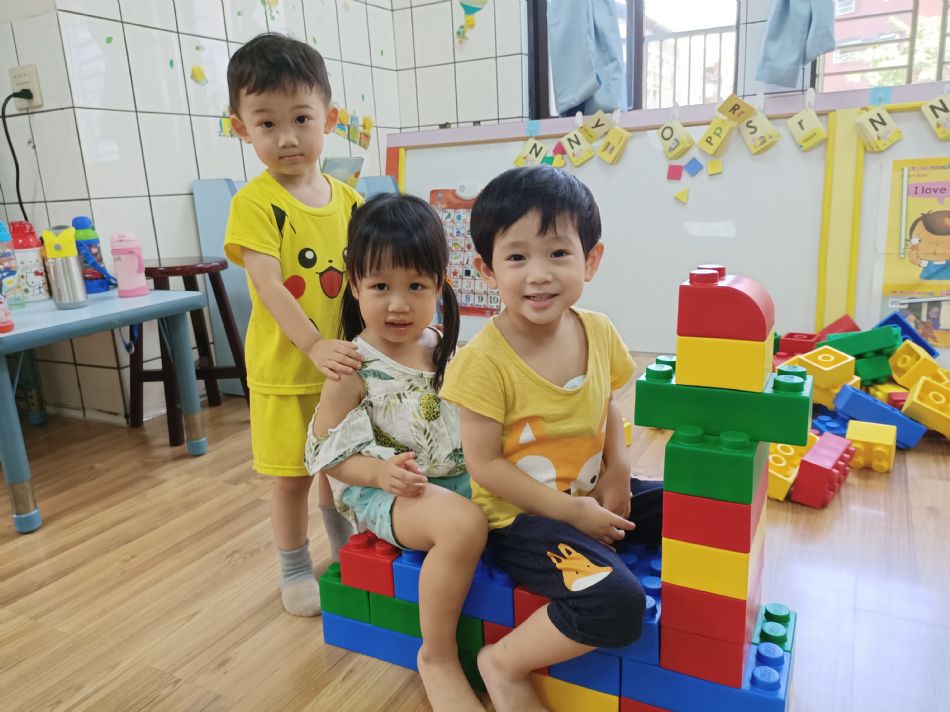 文件 : <FONT COLOR='red'>(109.06.23)樂高【騎木馬】-14.JPG</FONT> <BR> 尺寸 : <FONT COLOR='blue'>950 × 712</FONT> 圖元 <BR> 格式 : <FONT COLOR='green'>jpg</FONT> <BR> 大小 : <FONT COLOR='green'> -- </FONT> KB